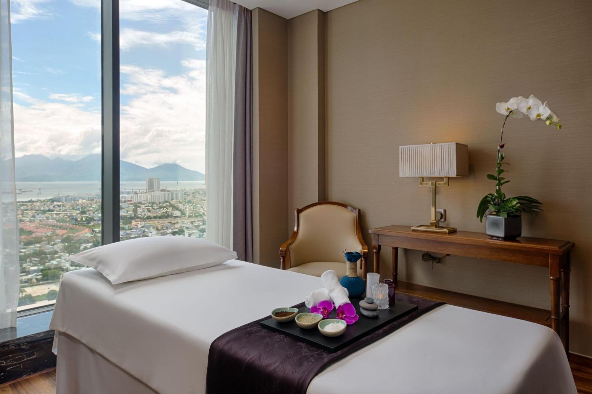 होटल Four Points By Sheraton 5*